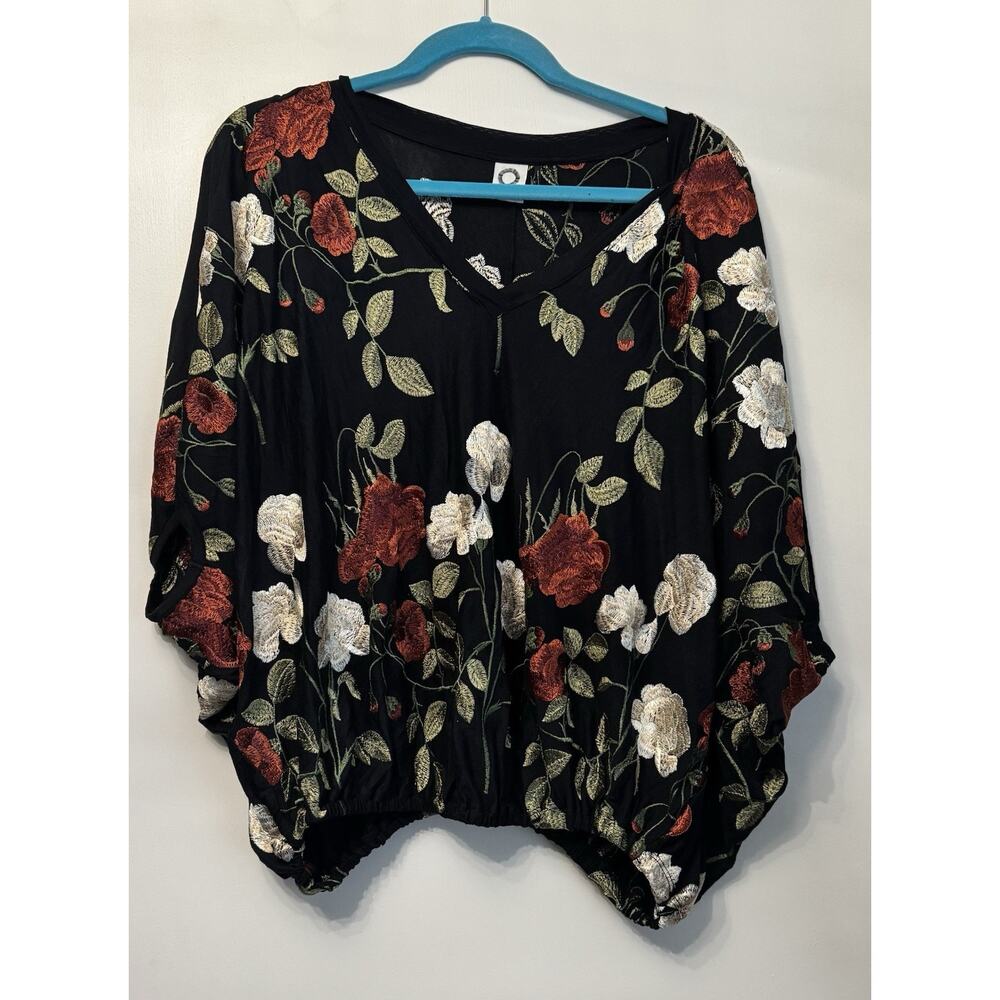 Anthropologie AKEMI + KIN Allora Size M Floral Embroidered Oversized Top